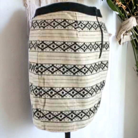 GAP BLACK AND CREAM MINI SKIRT SIZE 10 - Picture 2 of 9